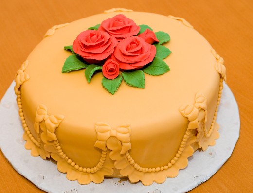 obrázek dortu - dort Kulatý dort s růžemi a volánky