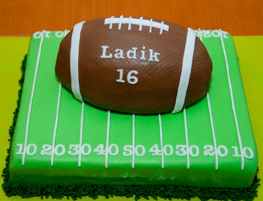 obrázek dortu - dort Míč na americký fotbal