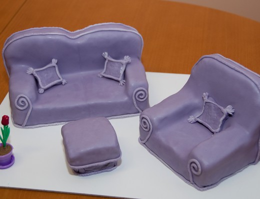 obrázek dortu - dort Sedací souprava fialová