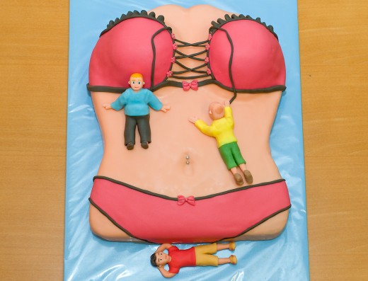 obrázek dortu - dort Torzo ženy s třemi muži
