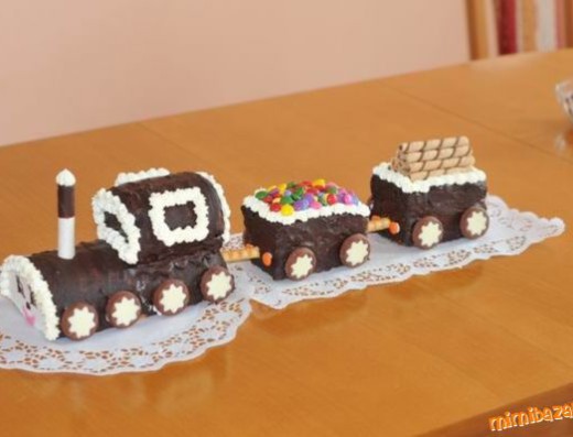 obrázek dortu - dort Mašinka s vagónky